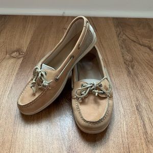 Size 7 women’s Sperry Shoes